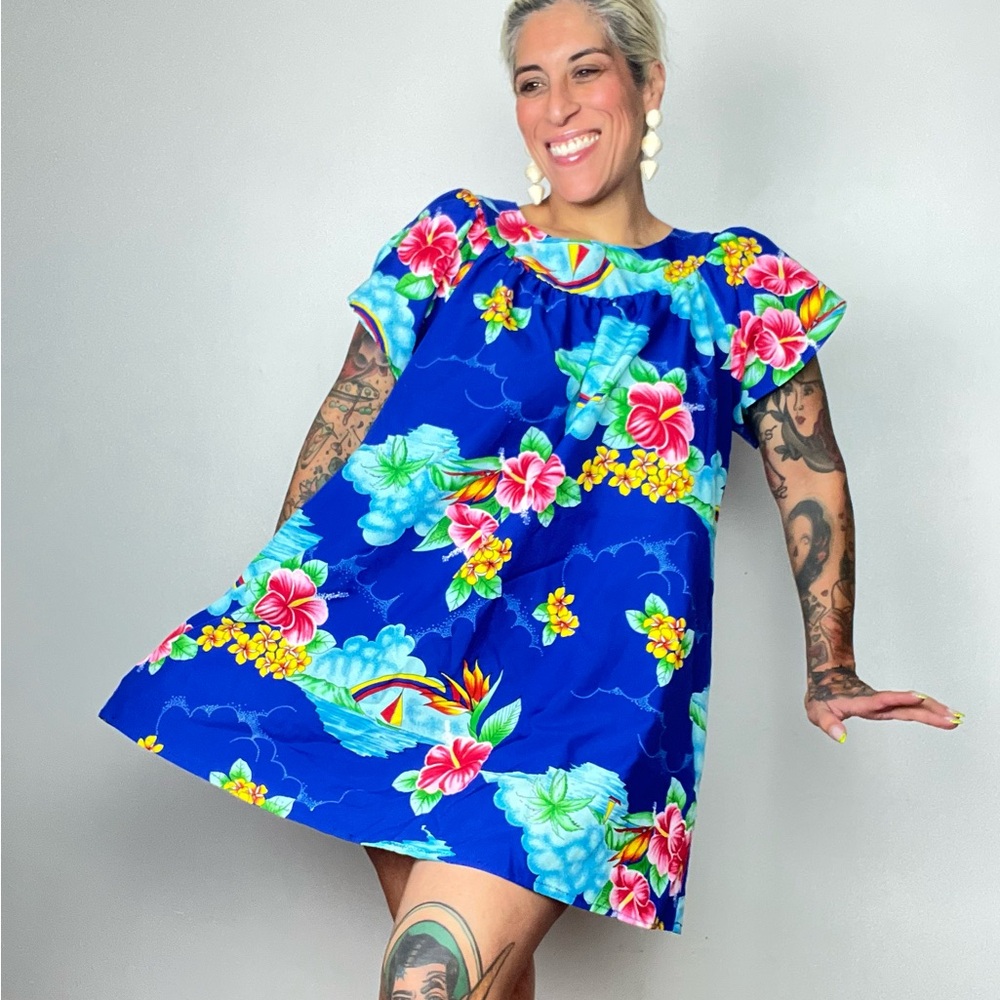 HILO HATTIE 70’s 70s 80’s 80s Vintage Retro Mini Rainbow Floral Hawaiian Dress M